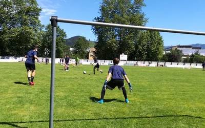 Futbol Campusa egiten dabiltza Bergaran, lehenengoz