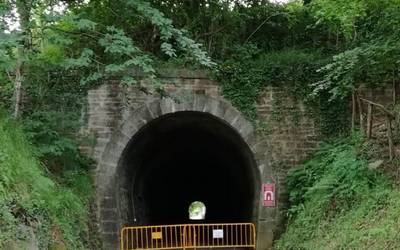 Plazaolako trenbideko Landaborda baserri ondoko tunela itxi dute