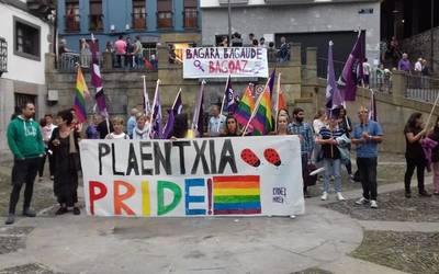 ‘Plaentxia Pride’ leloa Soraluzen kalez kale