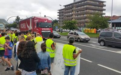 Batzarra deitu du Muntsaratzeko auzotar taldeak datozen mobilizazioak adosteko