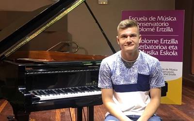 Daniel Balas Bartolome Ertzillako piano ikasleak plaza lortu du Musikenen