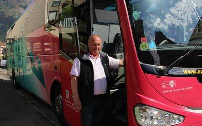 Antonio Urbieta: "Garai batean jendea elizan konfesatzen zen; orain, autobusean"