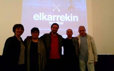 'Elkarrekin-Together' dokumentala aurkeztu du Angel Oiarbidek