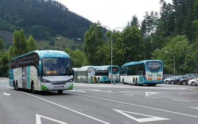 Gipuzkoako autobus-gidarien greba deitu dute sindikatuek