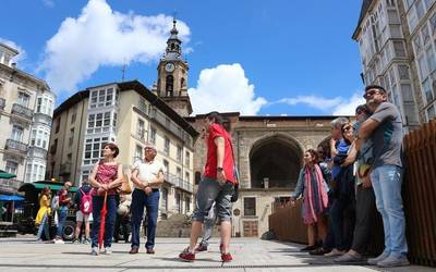 Atzo eta gaurko Gasteiz, 'giri' baten azaletik