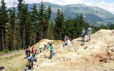 Munoaundi herri harresituan indusketak egiten ari da Aranzadi aurten ere