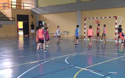 100 bat neska-mutikok hartu dute parte Mondratek antolatutako udako campusean