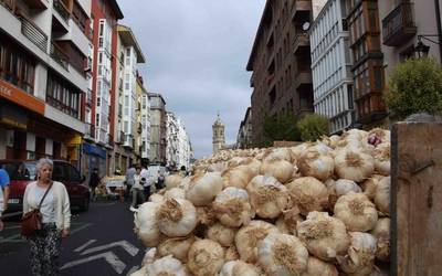 82 saltoki bilduko ditu Santiago eguneko Baratxurien azokak