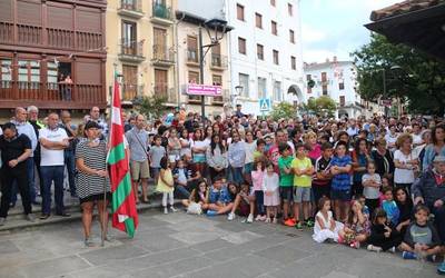 Festa koloretsuak eztanda egin du, hemen dira Andramaixak!