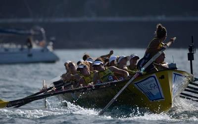 Zarauzko Ikurriña lortzeko bi segundora geratu dira Orioko emakumezkoak
