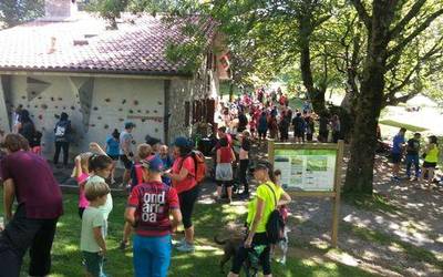 Giro ederrean ospatu dute Xoxoteko aterpearen irekiera festa