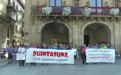 Abuztuko etenaldiaren ostean, pentsiodunak kalera atera dira berriro