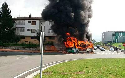 Autobus bat kixkali da, «akats mekaniko» batengatik