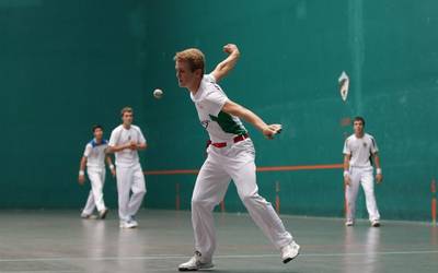 Pilota partidu biziak San Migel Txapelketako final laurdenetan