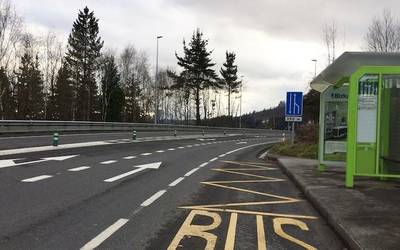 Auto batek herri lanetan ziharduen langile bat harrapatu du Trabakuan