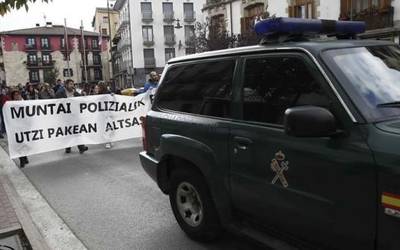 88 guardia civil eta 27 ibilgailu Altsasuko azken lau atxiloketak egiteko