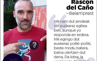 David Rascon, belarriprest: Nik nahi dut niri jendeak egitea euskaraz beti, aunque yo responda en erdera"