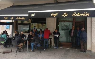 La Estación tabernan lapurreta egon zen larunbatean, zerbitzaria mehatxatu eta gero