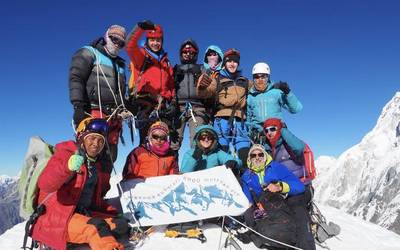 Lobuche deritzon egonlekuan daude gaur, Everest mendiaren inguruetan