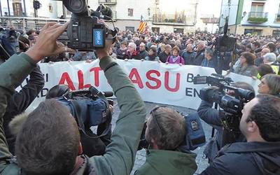 Utzi Altsasu bakean manifestazioa argazkitan