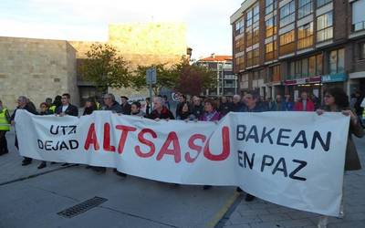 10.600 pertsonek Altsasu bakean uzteko eskatu dute