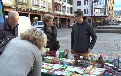 Bidezko Merkataritzako produktuak salgai Zarautzen