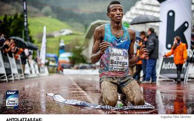 Mugertza kroseko kartela atletismoko urteko argazki onenarekin osatu dute