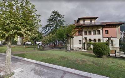 Gaztaneneako parke estalia bozkatzen ari dira ikasleak
