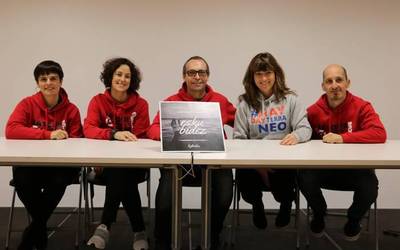 Esku Bidez taldeak 7.281,26 euro bildu ditu, Salvamento Maritimo Humanitario elkarteari emateko