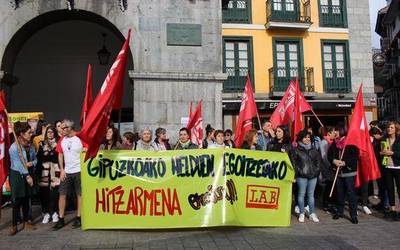 Adinekoen egoitzetako langileek mobilizazioz betetako astea hasi dute