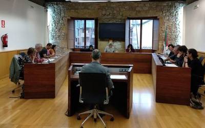 Urtarrileko udalbatzara arte atzeratu da Kalea Guztiona Daren mozioaren eztabaida
