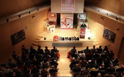 Elkarkidetzatik jaioa, 10 urtez alternatiba gisa