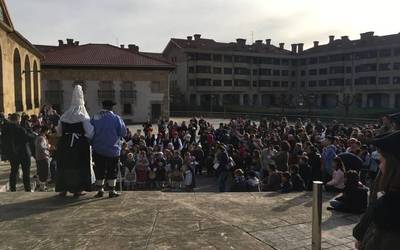 Olentzero eta Mari Domingi heldu dira Durangaldera