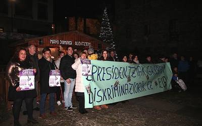 Mesedeetako egoitzako langileak protestan
