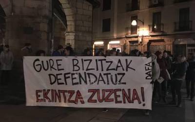 Azken eraso sexistak salatzeko kalera irten dira Durangon