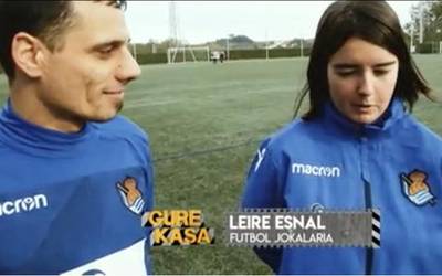 Real Sociedad Fundazioko futbol jokalariak ‘Gure Kasa’ saioan