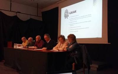 Kultur etxeko aretoa leporaino, Zaharren Babeslekuko urteko batzarrean