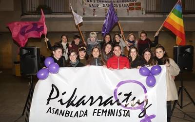 Pikarraituz asanblada feminista aurkeztu dute Aretxabaletan