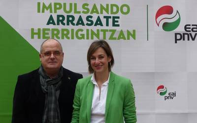 EAJren Arrasateko alkategai ofizial bezala aurkeztu dute Maria Ubarretxena