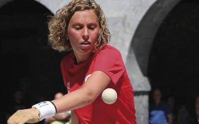 Iera Agirre leitzarra bi alditan txapeldun izan den Olatz Arrizabalagarekin ariko da Emakume Master Cup pilota txapelketan
