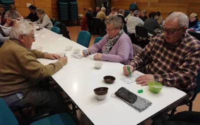 Bingoan jolasten ari dira herriko jubilatuak