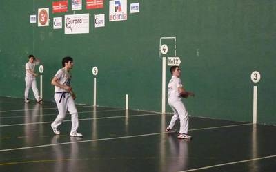 Malerrekako eskuz binakako XVII. pilota txapelketan gazteenek final-laurdenak jokatuko dituzte igandean