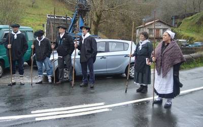 Aurreneko makilkadak bihar,  gaztetxo eta helduek