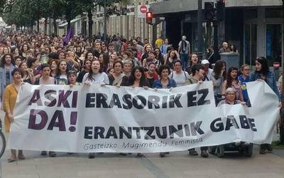 Bi gizon atxilotu dituzte bikotekideak jazartzeagatik eta jipoitzeagatik
