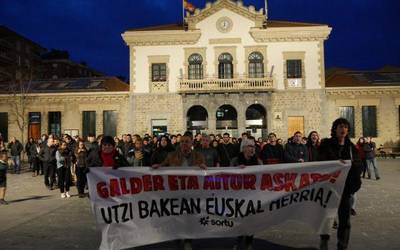 "Galderren espetxeratzea ez da kasualitatea izan, herriarekiko konpromisoagatik kolpatzen jarraitzen dute"