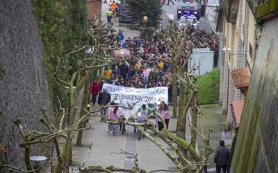 Euskal kostaldea babesteko konpromisoa erakutsi dute Zumaienako lagunek