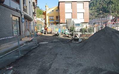 Errabaleko obrak bizkortu dituzte, ‘Patria’ Soraluzen grabatu ahal izateko