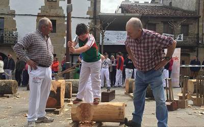 Aizkoran trebatu nahi duzu? Zatoz Sakanako Aizkora Eskolara!