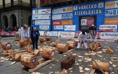 Herri kirolen ikuskizuna domekan Foruen plazan