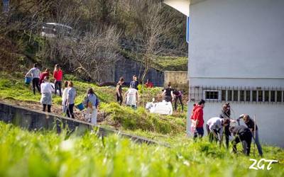 Zaldibarko gaztetxearen 15. urteurreneko lehen ekintza egin dute